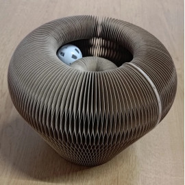 Zolux Chatouille Drapka tekturowa składana łapka z piłką i kocimiętką